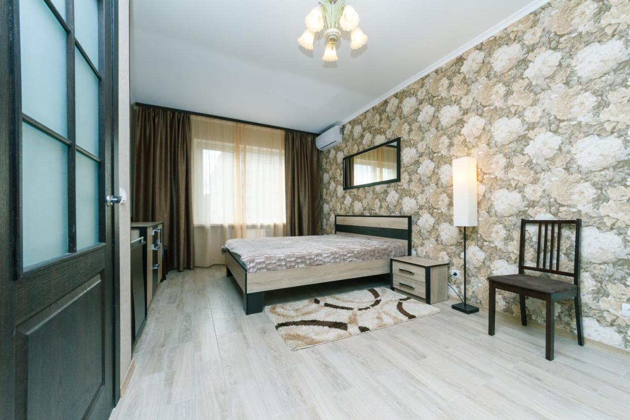Poznyaky Apartments Patriotika Kiev Exterior foto