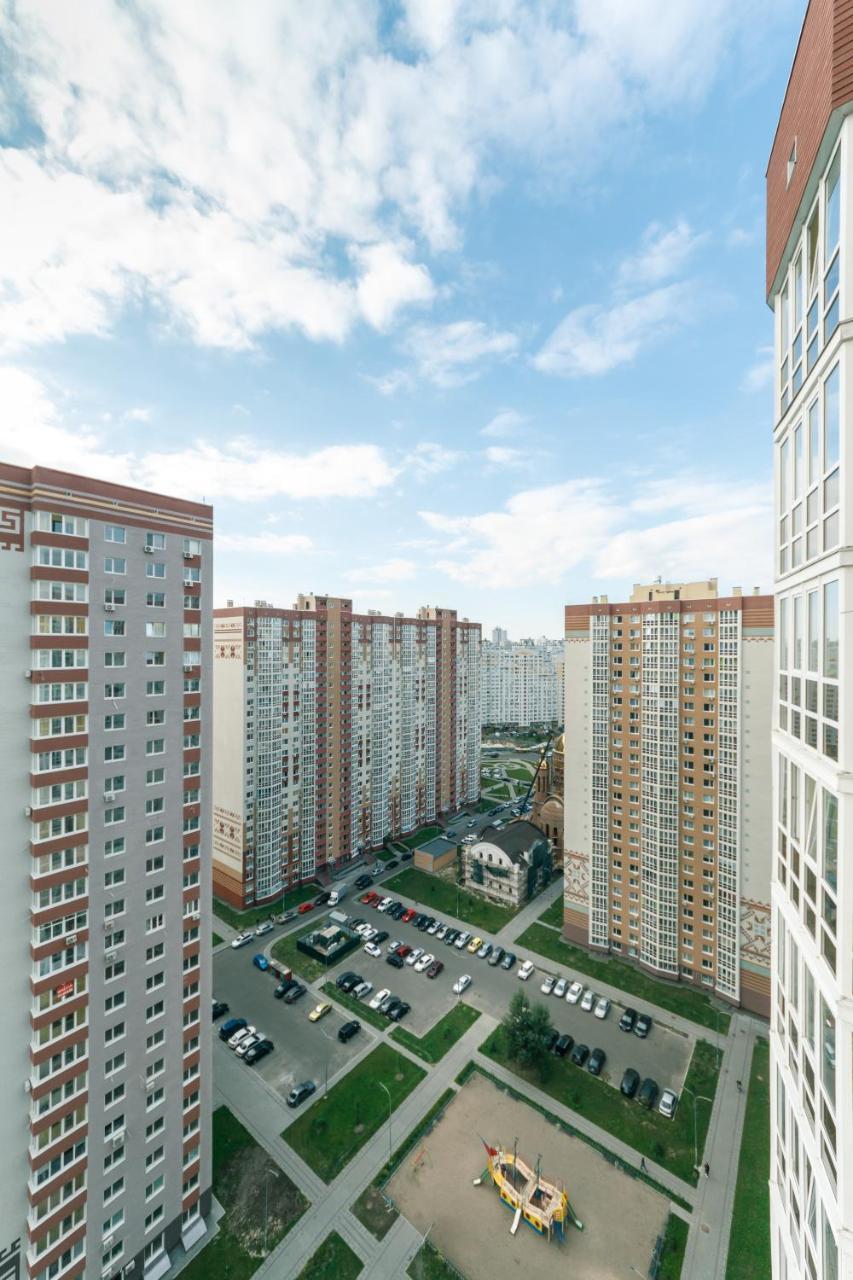 Poznyaky Apartments Patriotika Kiev Exterior foto