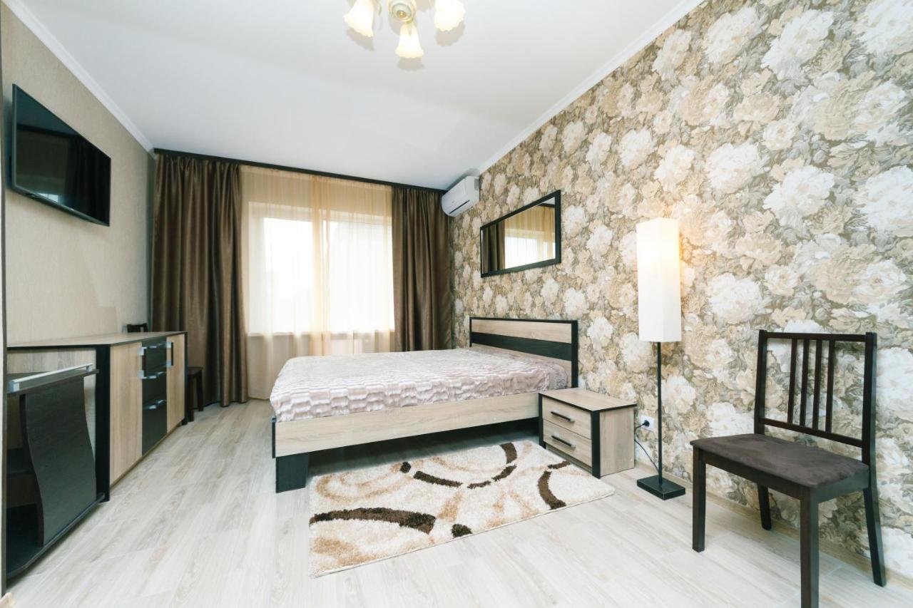 Poznyaky Apartments Patriotika Kiev Exterior foto