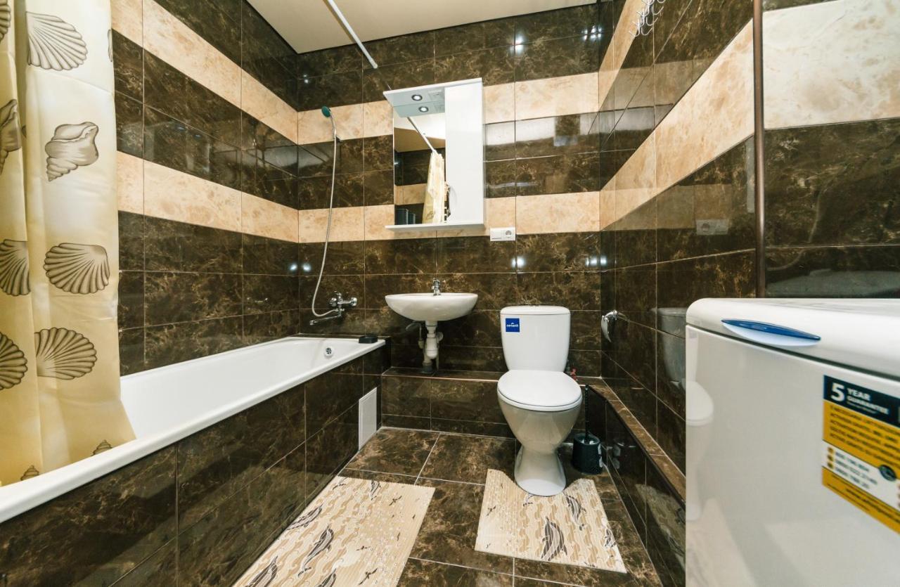 Poznyaky Apartments Patriotika Kiev Exterior foto