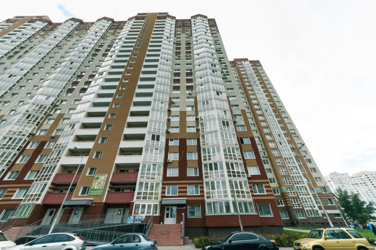 Poznyaky Apartments Patriotika Kiev Exterior foto