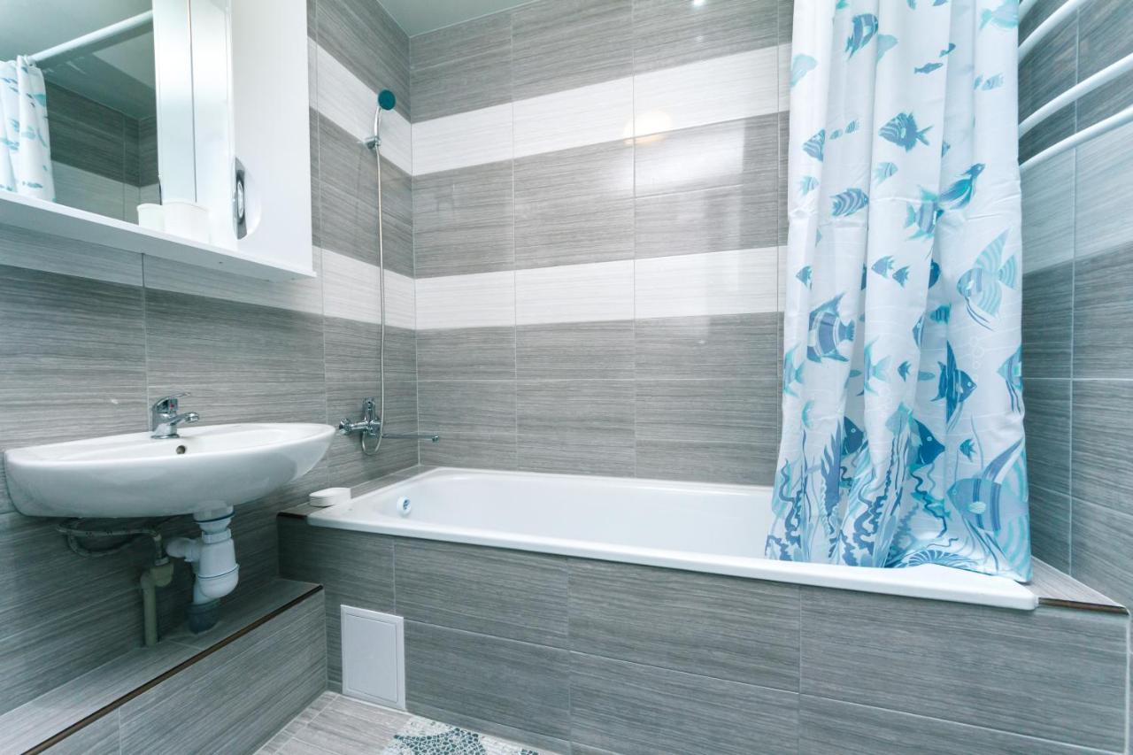 Poznyaky Apartments Patriotika Kiev Exterior foto