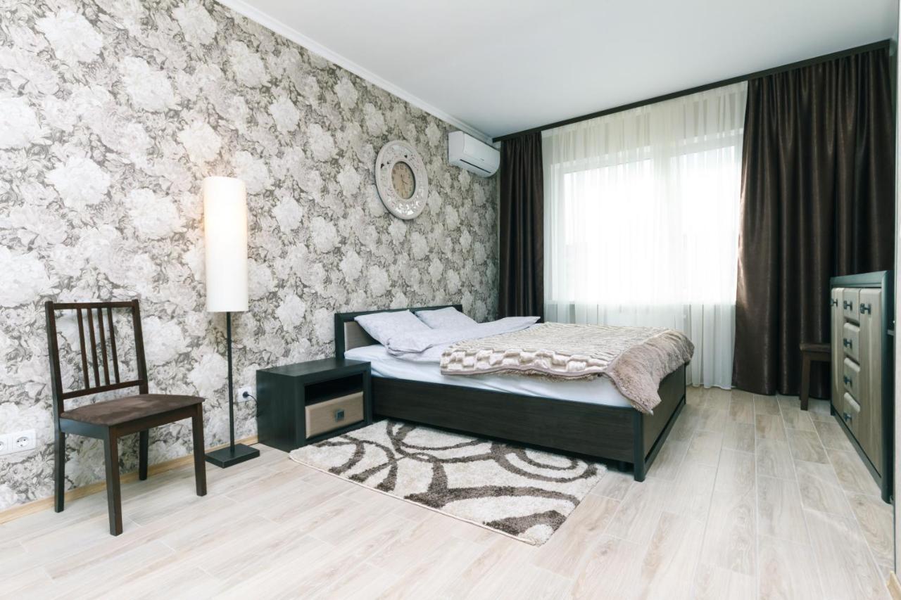 Poznyaky Apartments Patriotika Kiev Exterior foto