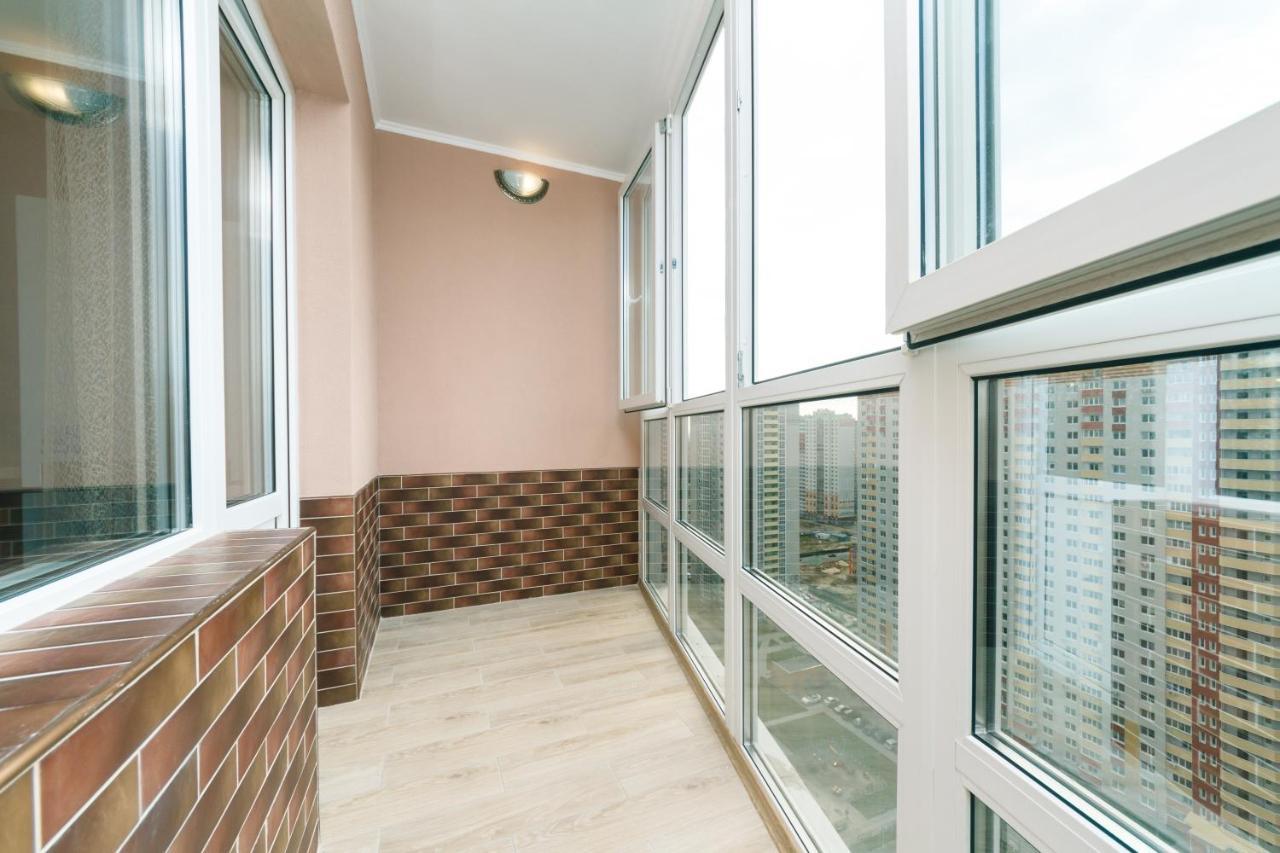 Poznyaky Apartments Patriotika Kiev Exterior foto